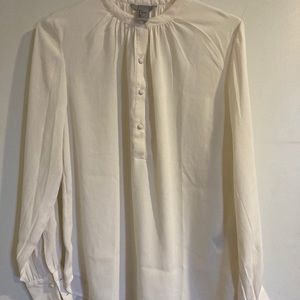 White buttoned cuffed wrists blouse